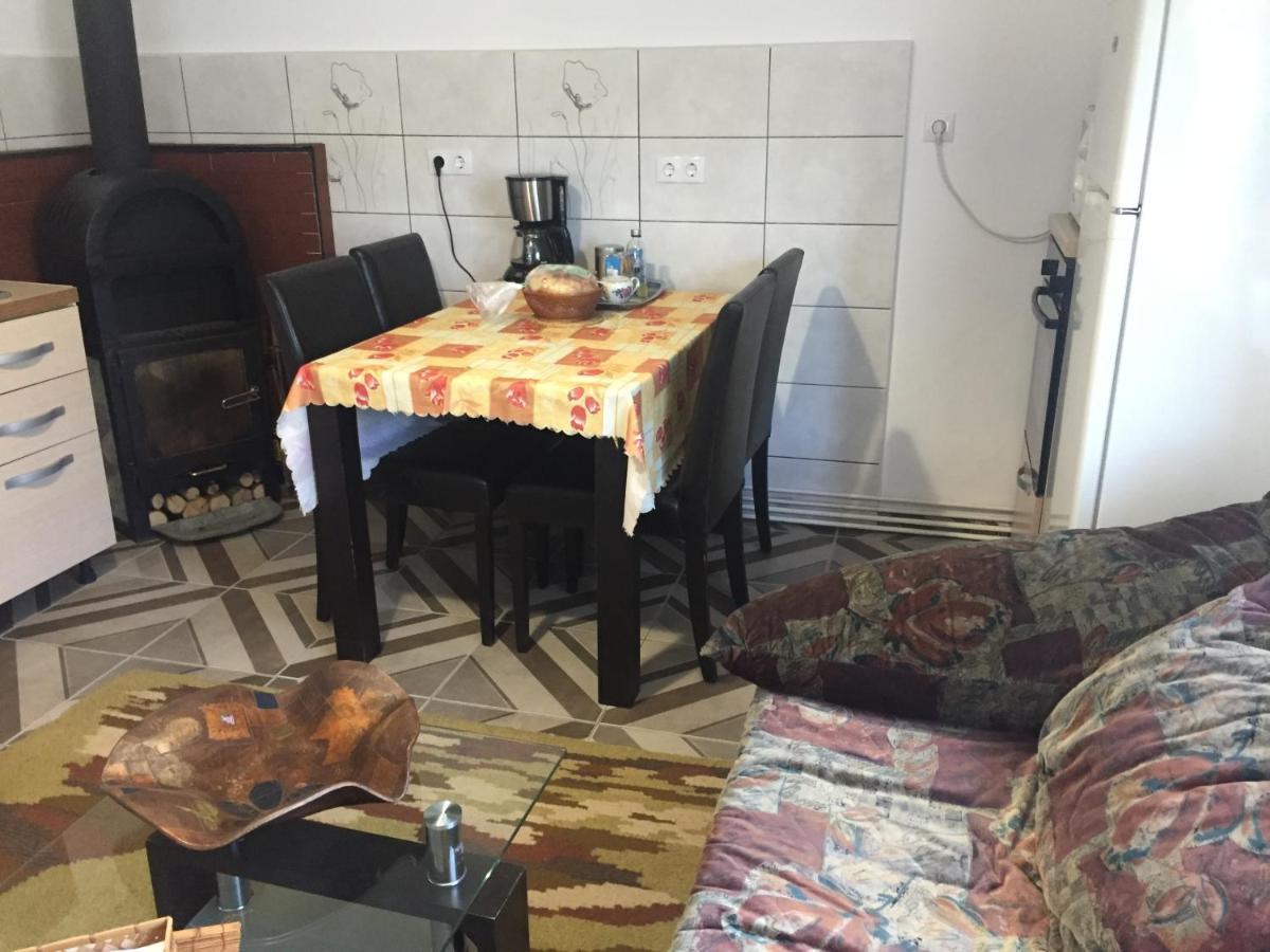 Casa Rustica Cu Terasa Villa Medias Bagian luar foto